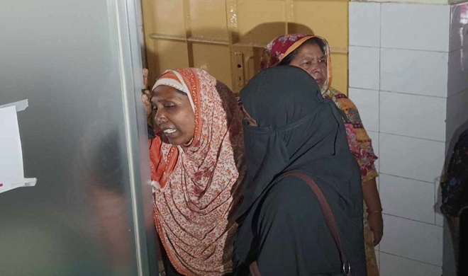 স্কুলে যাওয়ার পথে বাস চাপায় বাবা-মেয়ের পা বিচ্ছিন্ন