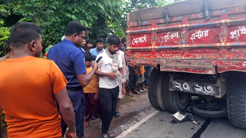 কুষ্টিয়ায় ট্রাক্টরের চাপায় মোটর সাইকেল আরোহীর মৃত্যু