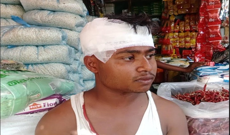 উখিয়া চাদার দাবিতে ব্যবসায়ীকে দা দিয়ে কুপিয়েছে