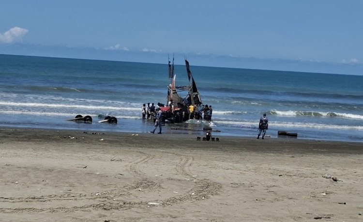 টেকনাফে জেলে-কোস্ট গার্ডের সঙ্গে গোলাগুলি