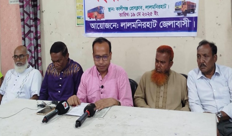 কাকিনা-মহিপুর সড়কের ব্যারিকেড অপসারণ করে ভারী যানবাহন চলাচলের দাবি