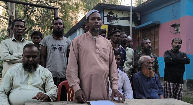 সলঙ্গায় নিরাপত্তা চেয়ে মামলার বাদীর সংবাদ সম্মেলন 