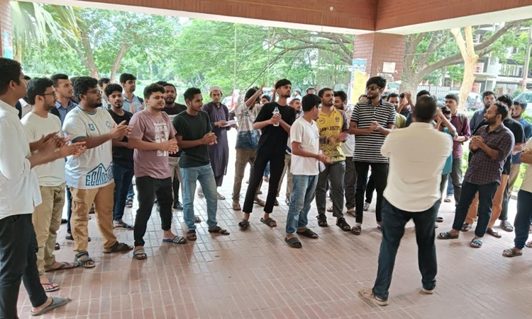 আবাসিক হল সংলগ্ন এলাকায় চারুকলা ভবন না করার দাবিতে অনড় জাবি শিক্ষার্থীরা