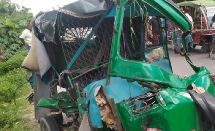 বারহাট্টায় সিএনজির মুখোমুখি সংঘর্ষে নিহত ১ আহত ৭