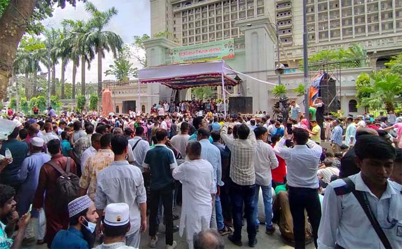নগর ভবনে লাগাতার অবস্থান ইশরাক সমর্থকদের 