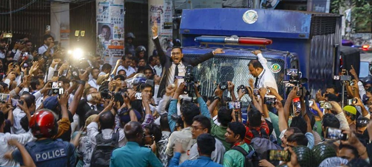 রাজনৈতিক অস্থিরতা ও অপরাধের জোড়া আঘাতে কাঁপছে দেশ