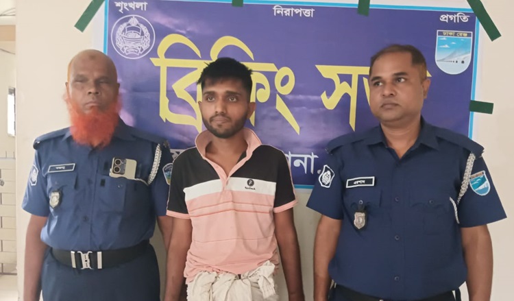 নেশার টাকা না পেয়ে বাড়ি পুড়িয়ে দিল ছেলে