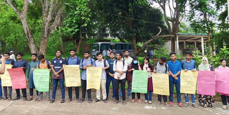 কুবির শিক্ষক নিয়োগের দাবিতে শিক্ষার্থীদের ১৫ দিনের আল্টিমেটাম 