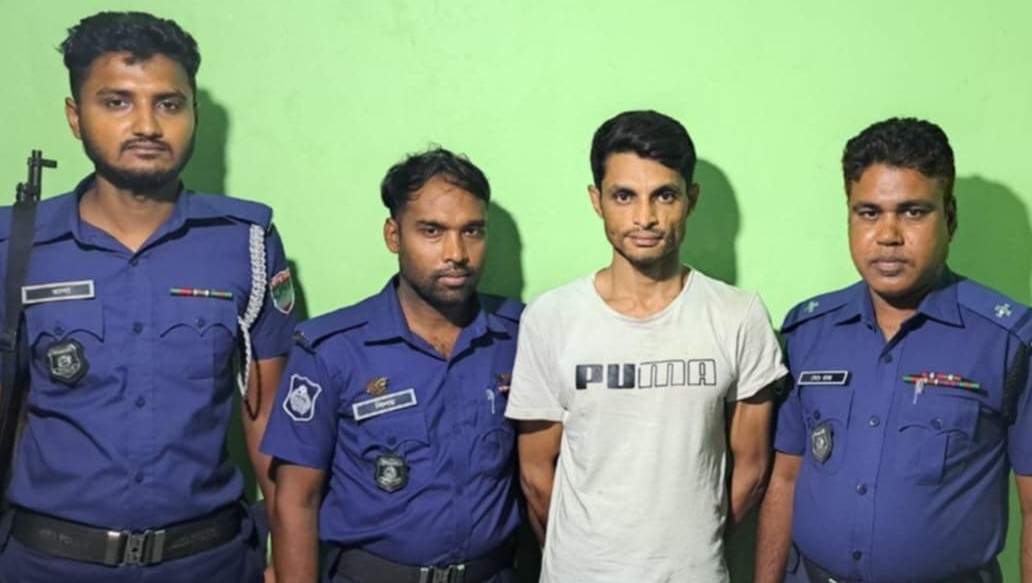 রূপসায় একাধিক মামলার আসামি গ্রেপ্তার