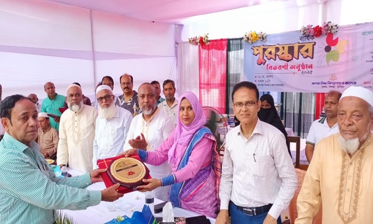 বরুড়ায় শিক্ষক কর্মচারীদের বিদায় সংবর্ধনা ও বার্ষিক পুরস্কার বিতরণ 