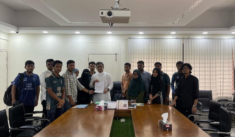 জাবির আইন বিভাগে শিক্ষক নিয়োগের দাবিতে স্মারকলিপি