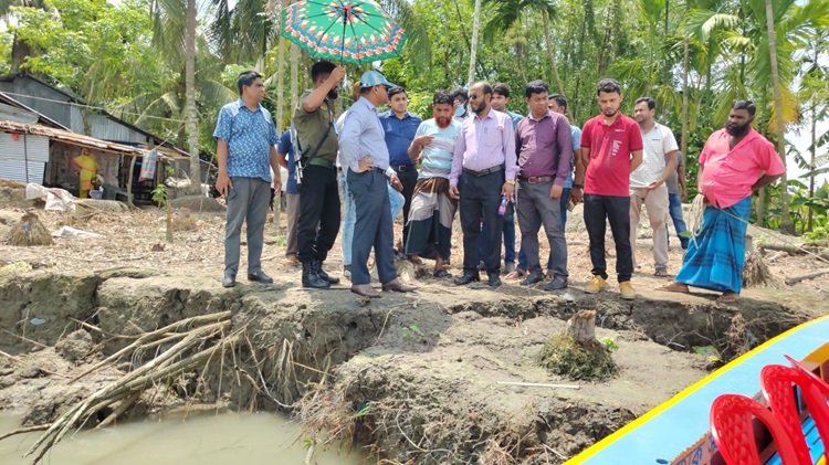 নলছিটির ভাঙন কবলিত এলাকা পরিদর্শনে ইউএনও ও পানি উন্নয়ন বোর্ড