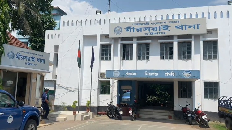 মিরসরাই সদরে ব্যবসায়ীর ঘরে চুরি