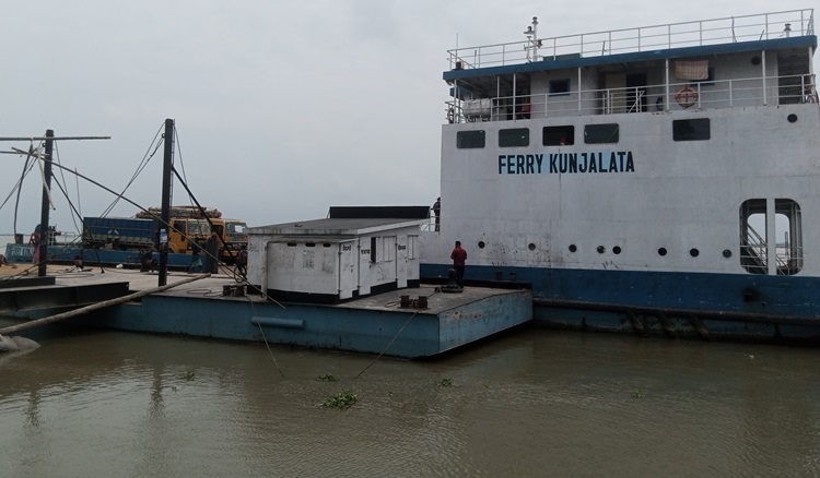 ৫ মাস পর চিলমারী-রৌমারী ফেরি চলাচল শুরু