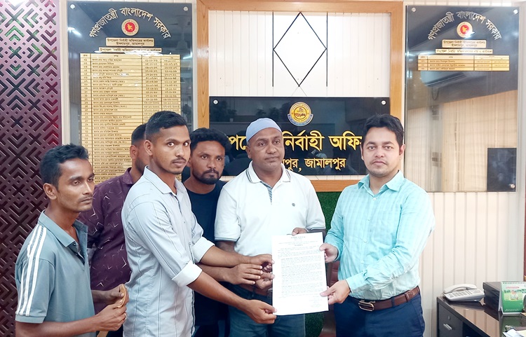 ইসলামপুর নাগরিক সেবা নিশ্চিতে স্মারকলিপি প্রদান