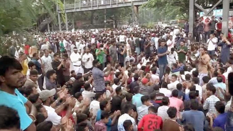 রাজধানীতে ইশরাক সমর্থকদের উচ্ছ্বাস