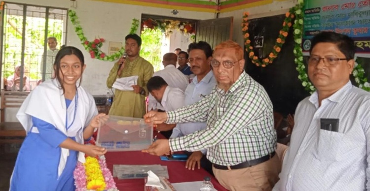 পাইকগাছায় এইচএসসি পরীক্ষার্থীদের বিদায় সংবর্ধনা