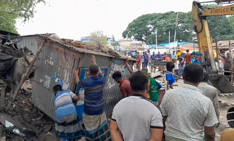 টেকেরহাট-গোপালগঞ্জ মহাসড়কের দুপাশের অবৈধ স্থাপনা উচ্ছেদ