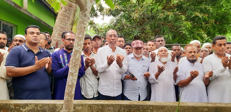 মনপুরায় নিহত ছাত্রদলনেতার কবর জিয়ারত ও পরিবারকে অনুদান দিলেন নাজিম উদ্দিন আলম