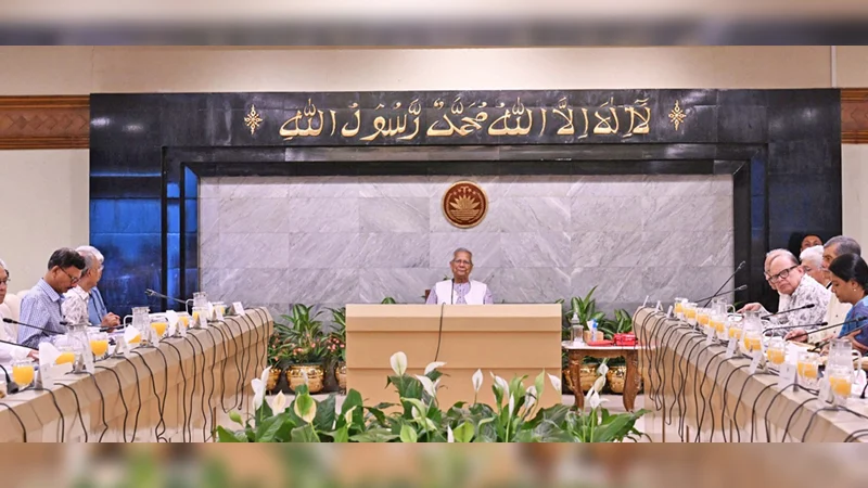 ক্ষোভ হতাশায় সরে যেতে  চান প্রধান উপদেষ্টা