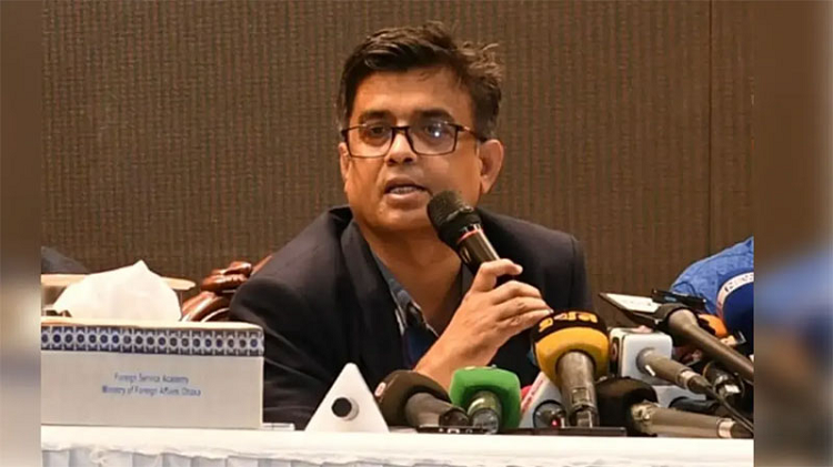 গভীর রাতে কুরআনের আয়াত লিখে ফেসবুকে প্রেস সচিবের পোস্ট