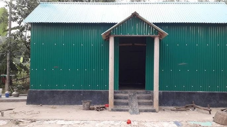 নতুন ঘর পেয়ে খুশি নাজিরপুরের মোয়াজ্জেম মিয়া