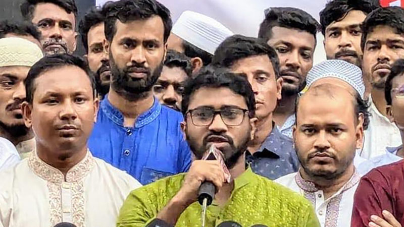 ড. ইউনূসকে পদত্যাগ করতে দেব না : রাশেদ খাঁন