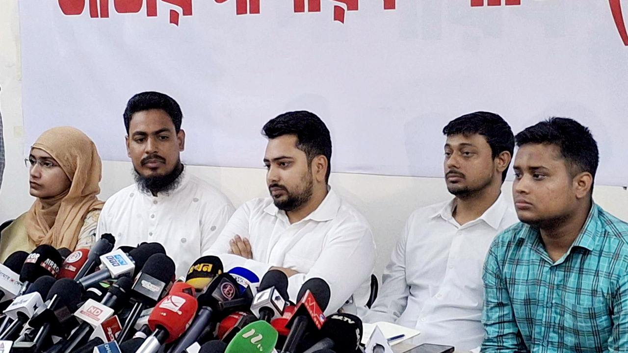 ‘উপদেষ্টা আসিফ ও মাহফুজের সঙ্গে এনসিপির কোনো সম্পর্ক নেই’