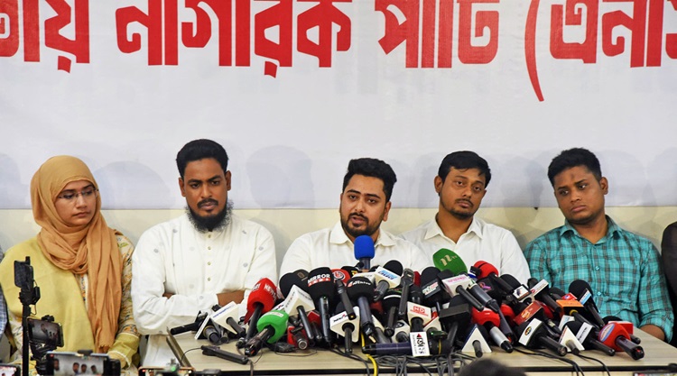 ‘উপদেষ্টা আসিফ ও মাহফুজের সঙ্গে এনসিপির কোনো সম্পর্ক নেই’