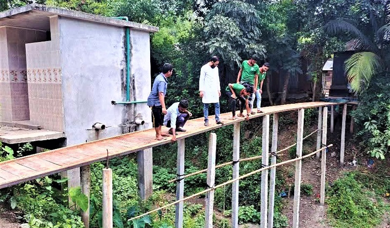 টাঙ্গাইলে যুবকদের স্বেচ্ছাশ্রমে ৬টি কাঠের সেতু তৈরি