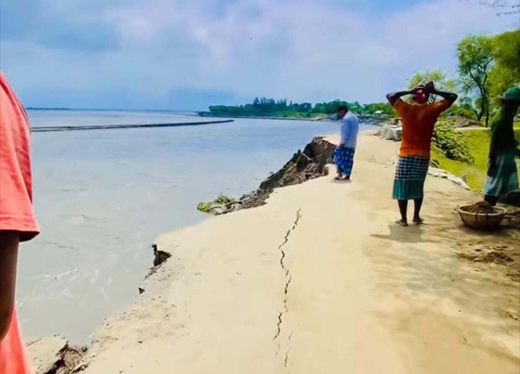 তীব্র নদী ভাঙনে ক্রমশ ছোট হচ্ছে কোম্পানীগঞ্জ