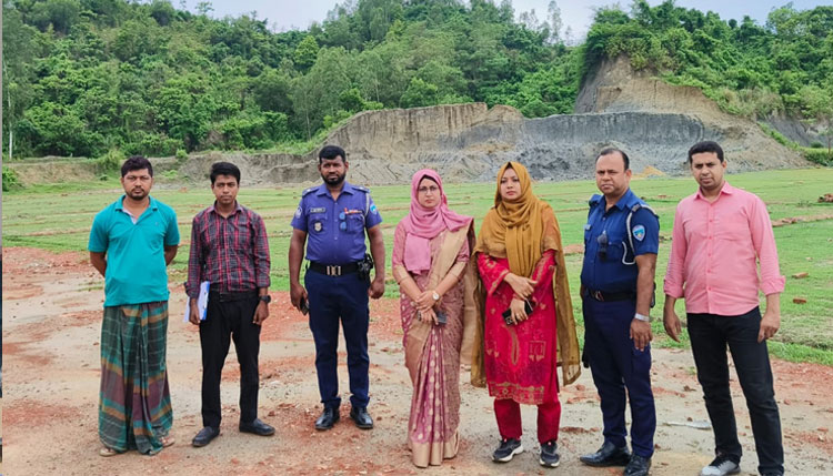 সাতকানিয়ায় টিলা কাটায় দুই ইটভাটার মালিককে জরিমানা