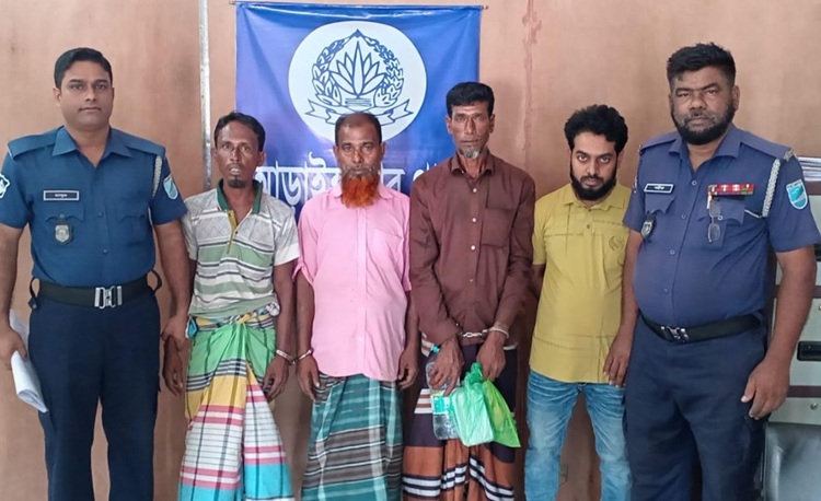 আড়াইহাজারে বিভিন্ন অভিযোগে ৪ আসামীকে কোর্টে প্রেরণ