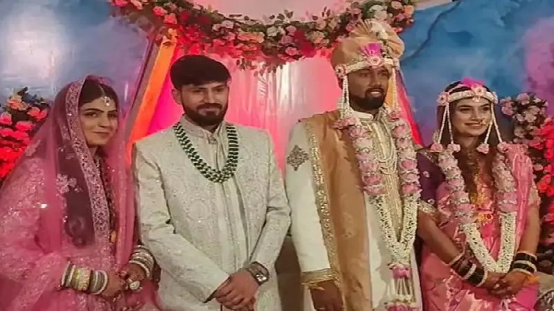 একই মঞ্চে বিয়ে হলো হিন্দু-মুসলিমের