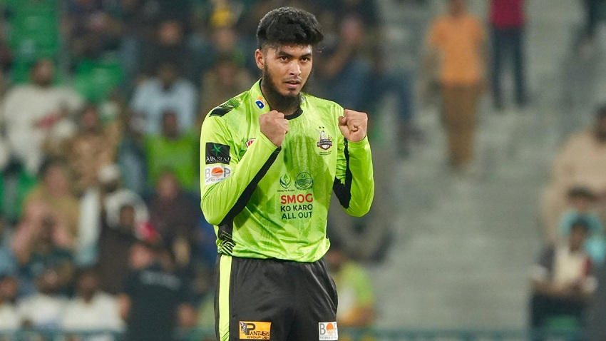 আইফোন জিতলেন রিশাদ হোসেন