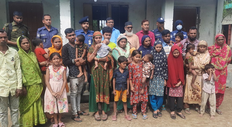 পঞ্চগড় সীমান্তে পুশইন হওয়া ২১ জনকে পরিবারের কাছে হস্তান্তর