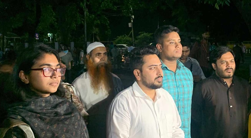 যমুনায় প্রবেশ করেছে এনসিপির প্রতিনিধি দল