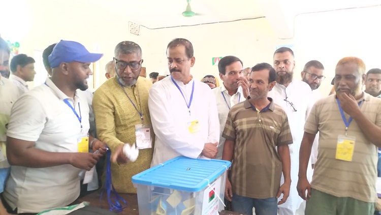 দেশে এখন ত্রিমুখী ষড়যন্ত্র চলছে : খায়ের ভূঁইয়া