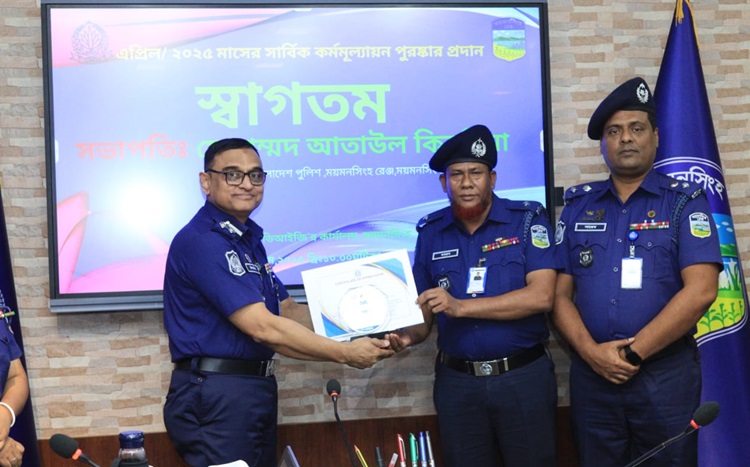 জেলা ও রেঞ্জে সেরা অফিসার ইনচার্জ হলেন বারহাট্টা থানার কামরুল