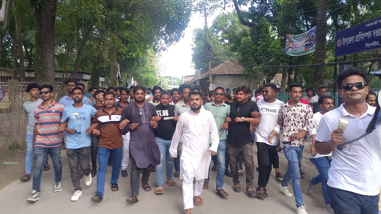 সিংগাইরে মমতাজ ও তার ভাগ্নের ফাঁসির দাবিতে বিক্ষোভ মিছিল