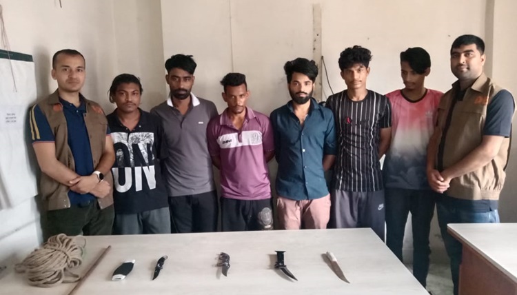 কেরানীগঞ্জে দেশীয় অস্ত্রসহ ৬ ডাকাত আটক