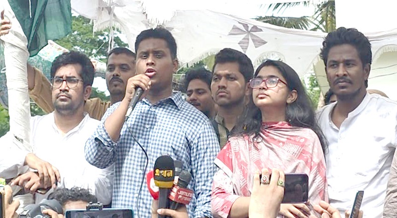 লিখে রাখেন, হাসিনা আর ফিরে আসবে না: হাসনাত আবদুল্লাহ