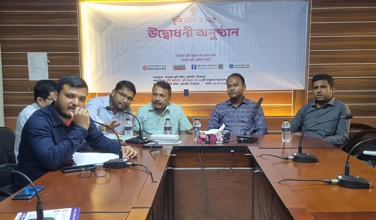 ফুলবাড়ীতে ভূমি মেলার উদ্বোধন