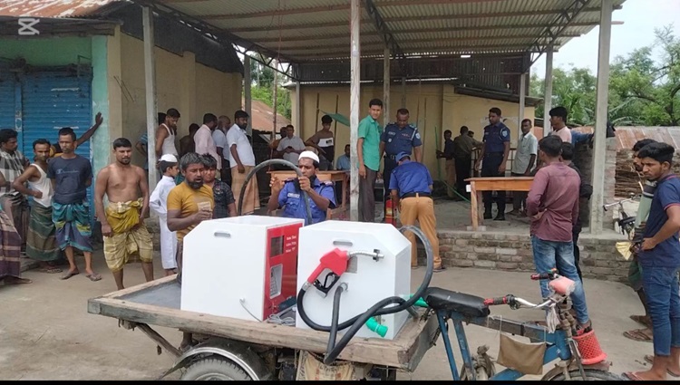 ভূরুঙ্গামারীতে অবৈধ তেলের পাম্প উচ্ছেদ, মালিককে জরিমানা
