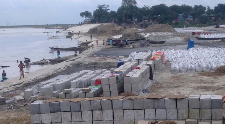 বাজিতপুর নিকলীতে পানি উন্নয়ন বোর্ডের নদীরক্ষা বাঁধের চারটি কাজ সমাপ্তির দিকে  
