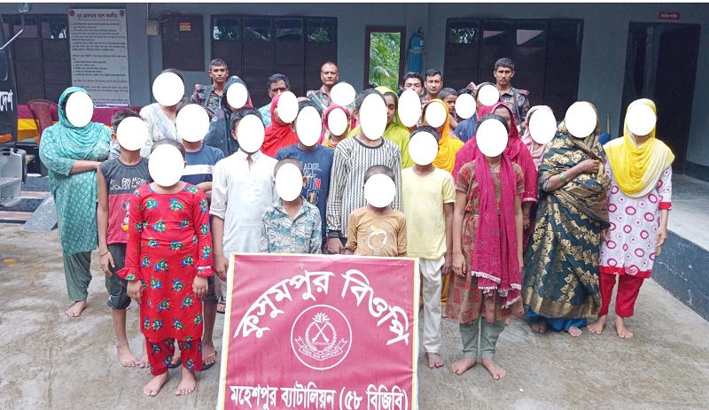 মহেশপুর সীমান্তে ৬০ অনুপ্রবেশকারী আটক