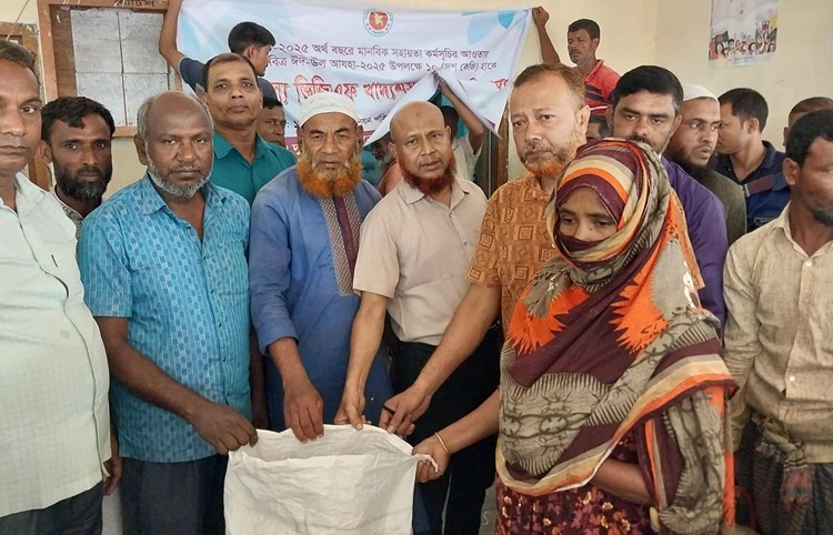 রাজিবপুরে ভিজিএফের চাল বিতরণ শুরু