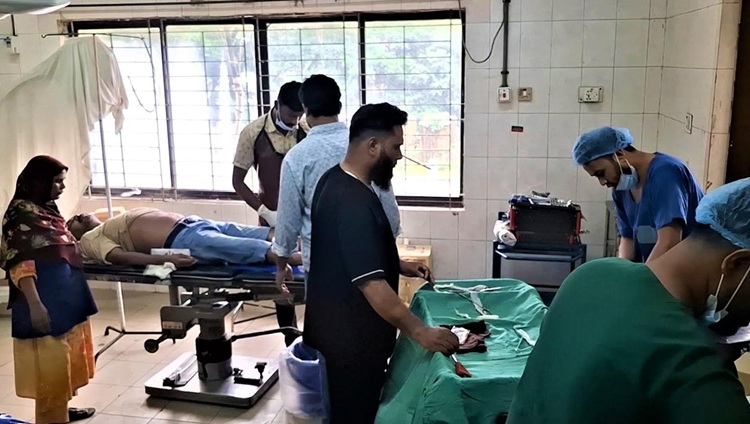 টাঙ্গাইলে ঠিকাদারের ওপর সন্ত্রাসীদের হামলা, ফাঁকা গুলি ছুড়ে পলায়ন