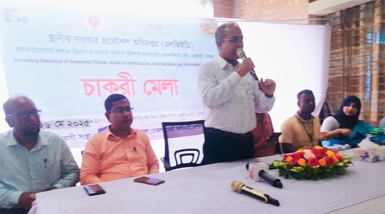 কুড়িগ্রামে তরুণী-তরুণীদের নিয়ে চাকরি মেলা