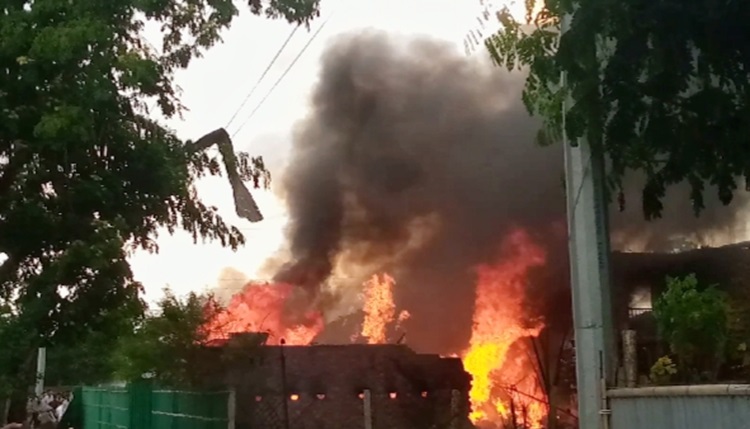 অ‌বৈধভা‌বে সি‌লিন্ডার মজুদ কোটি টাকার লাভের আশা, ফলাফল ‘শূন্য’
